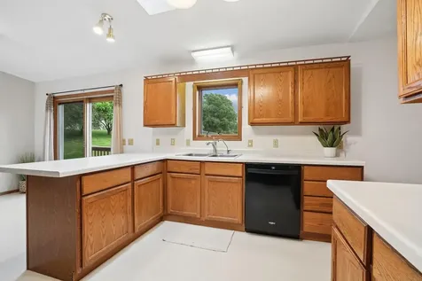 672 9th Street NW Dyersville IA 52040