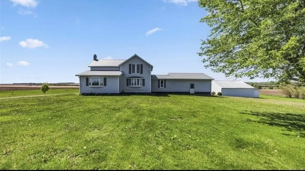 1454 58th Street Garrison IA 52229