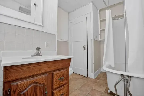 810 W 2nd Street Waterloo IA 50701