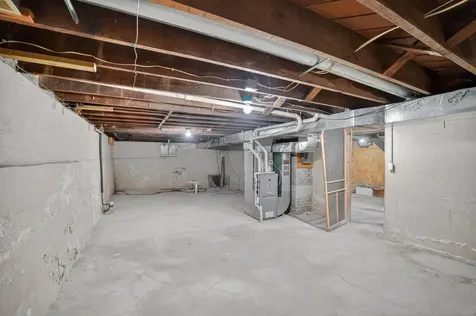 810 W 2nd Street Waterloo IA 50701