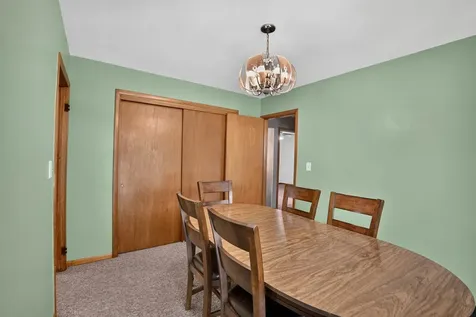2525 Saratoga Waterloo IA 50702