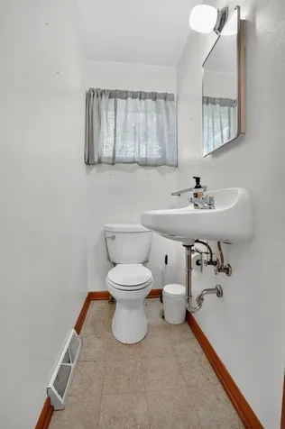 2525 Saratoga Waterloo IA 50702