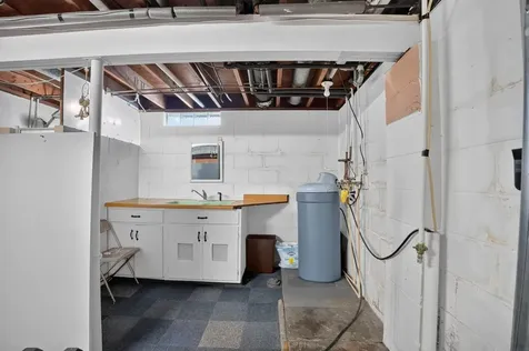 2525 Saratoga Waterloo IA 50702