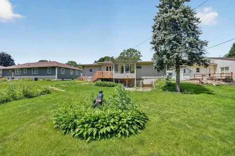 2525 Saratoga Waterloo IA 50702