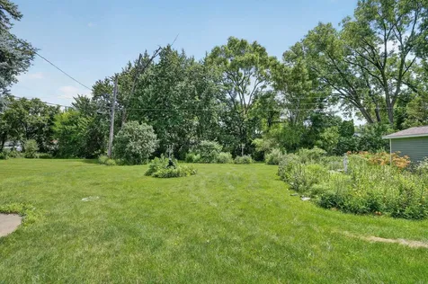 2525 Saratoga Waterloo IA 50702