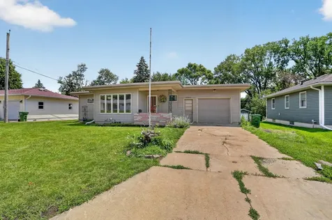 2525 Saratoga Waterloo IA 50702