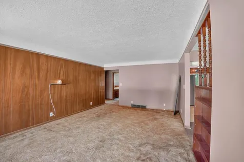 2525 Saratoga Waterloo IA 50702