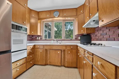 2525 Saratoga Waterloo IA 50702