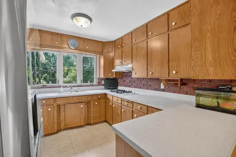 2525 Saratoga Waterloo IA 50702