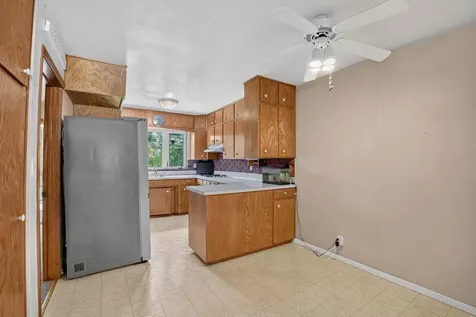 2525 Saratoga Waterloo IA 50702