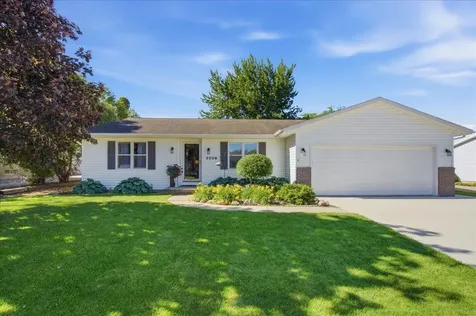 2208 Oxford Lane Cedar Falls IA 50613
