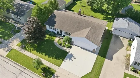 2208 Oxford Lane Cedar Falls IA 50613