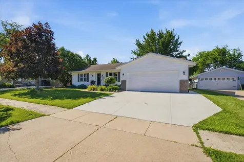 2208 Oxford Lane Cedar Falls IA 50613
