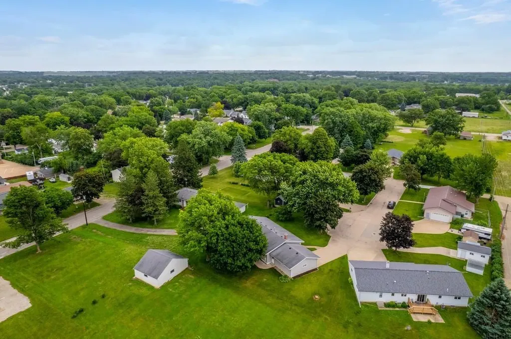 2 Riden Circle Charles City IA 50616