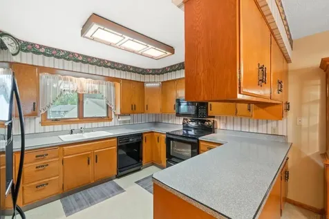 2 Riden Circle Charles City IA 50616