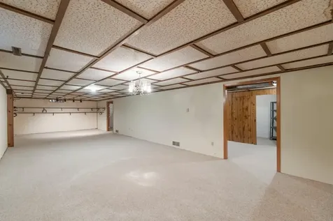 2 Riden Circle Charles City IA 50616
