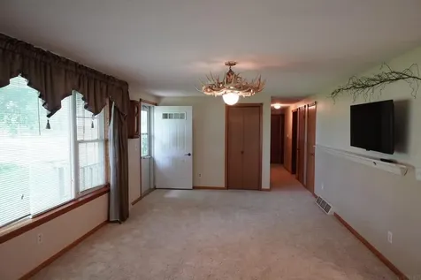 1947 Underwood Avenue Charles City IA 50616