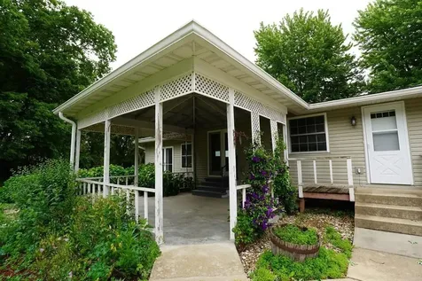 1947 Underwood Avenue Charles City IA 50616