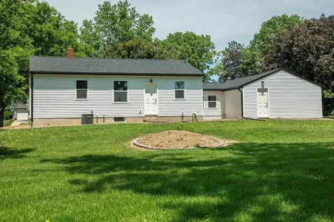 2013 Maplewood Drive Cedar Falls IA 50613