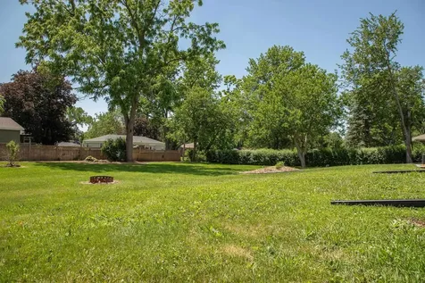 2013 Maplewood Drive Cedar Falls IA 50613