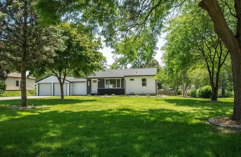 2013 Maplewood Drive Cedar Falls IA 50613