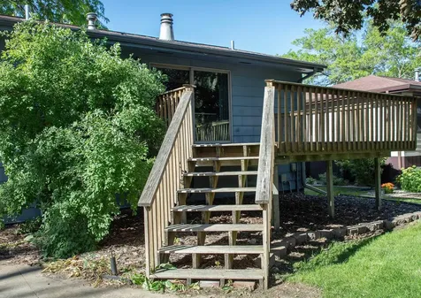 1923 4th Avenue NW Waverly IA 50677