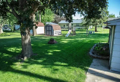 1923 4th Avenue NW Waverly IA 50677