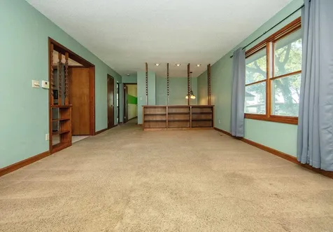 1923 4th Avenue NW Waverly IA 50677