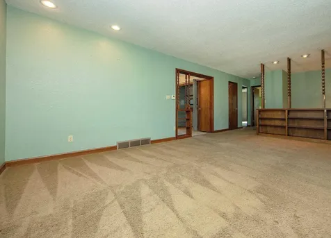 1923 4th Avenue NW Waverly IA 50677