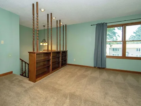 1923 4th Avenue NW Waverly IA 50677