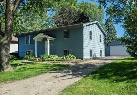 1923 4th Avenue NW Waverly IA 50677