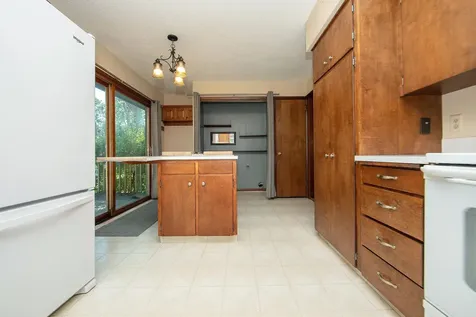 1923 4th Avenue NW Waverly IA 50677