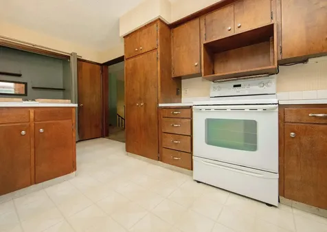 1923 4th Avenue NW Waverly IA 50677