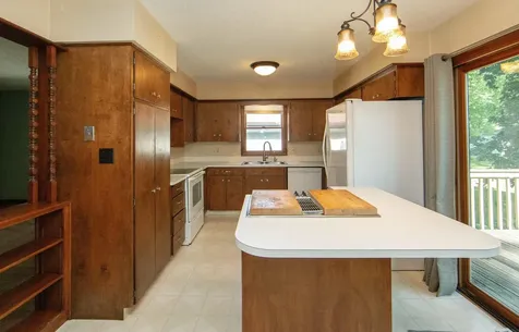 1923 4th Avenue NW Waverly IA 50677