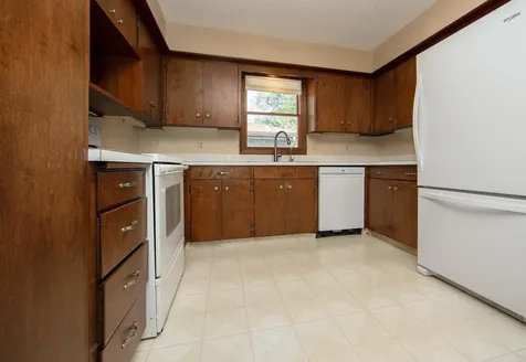 1923 4th Avenue NW Waverly IA 50677
