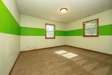 1923 4th Avenue NW Waverly IA 50677