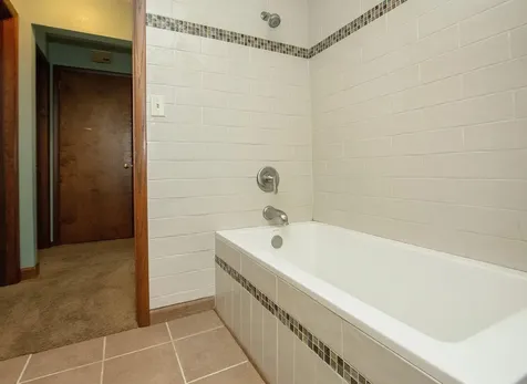 1923 4th Avenue NW Waverly IA 50677