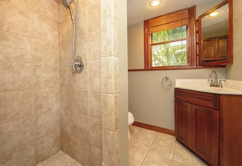 1923 4th Avenue NW Waverly IA 50677