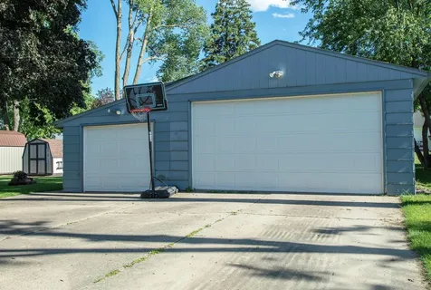 1923 4th Avenue NW Waverly IA 50677