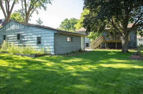 1923 4th Avenue NW Waverly IA 50677
