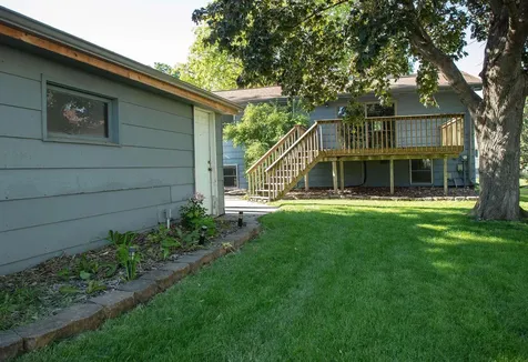 1923 4th Avenue NW Waverly IA 50677
