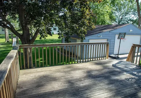 1923 4th Avenue NW Waverly IA 50677