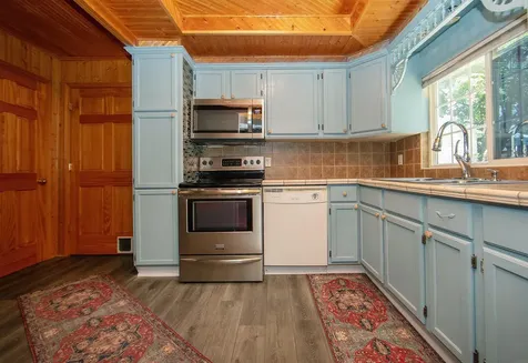1043 Independence Avenue Waterloo IA 50703