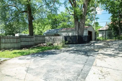 1043 Independence Avenue Waterloo IA 50703