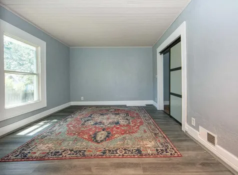 1043 Independence Avenue Waterloo IA 50703