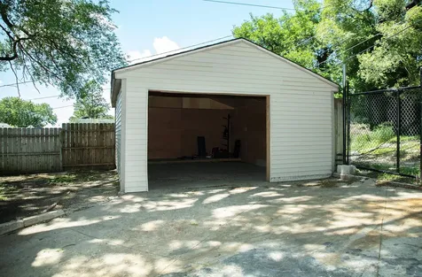 1043 Independence Avenue Waterloo IA 50703