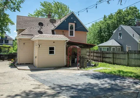 1043 Independence Avenue Waterloo IA 50703