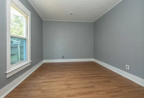 1043 Independence Avenue Waterloo IA 50703