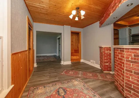 1043 Independence Avenue Waterloo IA 50703