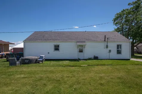 214 1st Street Keystone IA 52249